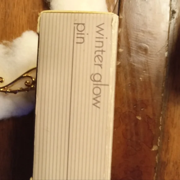 Vintage Lantern Light diamond gold tone Brooch.nib dated 1991 named winter glow - Picture 8 of 12